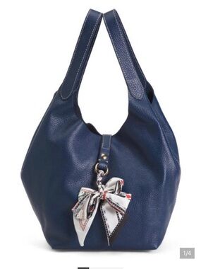 La vía Firenze Navy Pebbled Leather Shoulder Bag with Matching Pouch